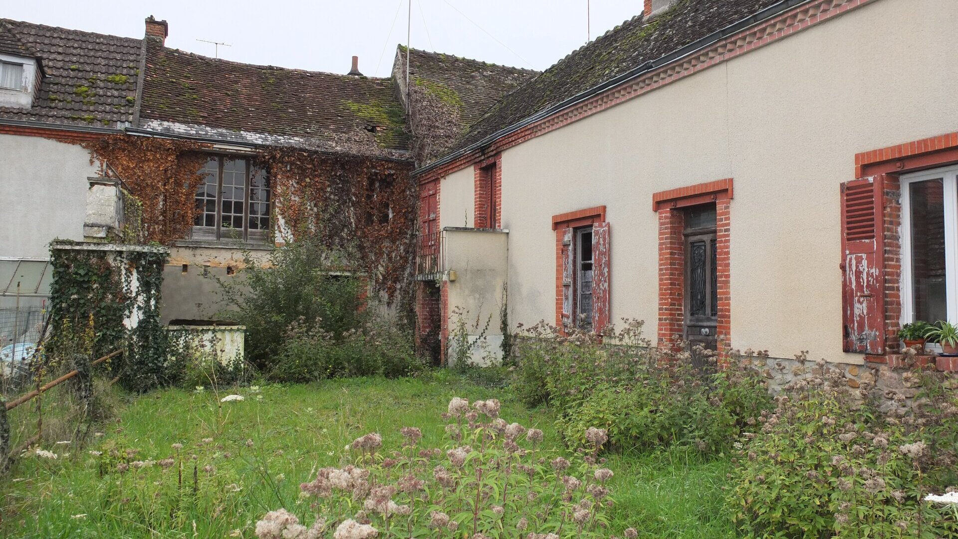 DUN LE POELIER - ENSEMBLE IMMOBILIER A RENOVER photo 2