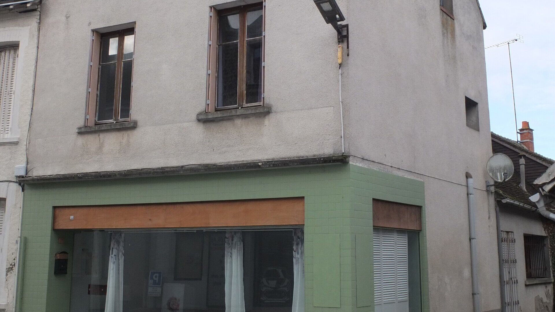 CHABRIS - LOCAL COMMERCIAL 88m² photo 1