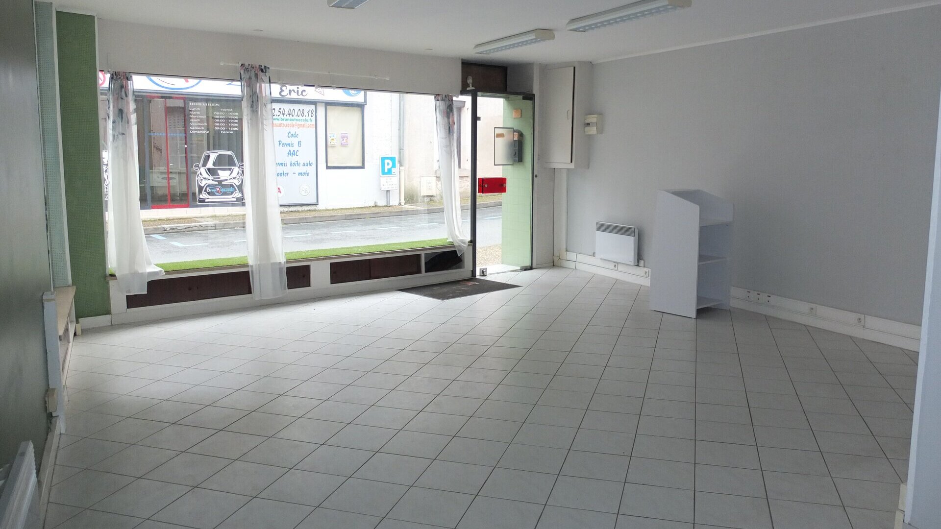 CHABRIS - LOCAL COMMERCIAL 88m² photo 2