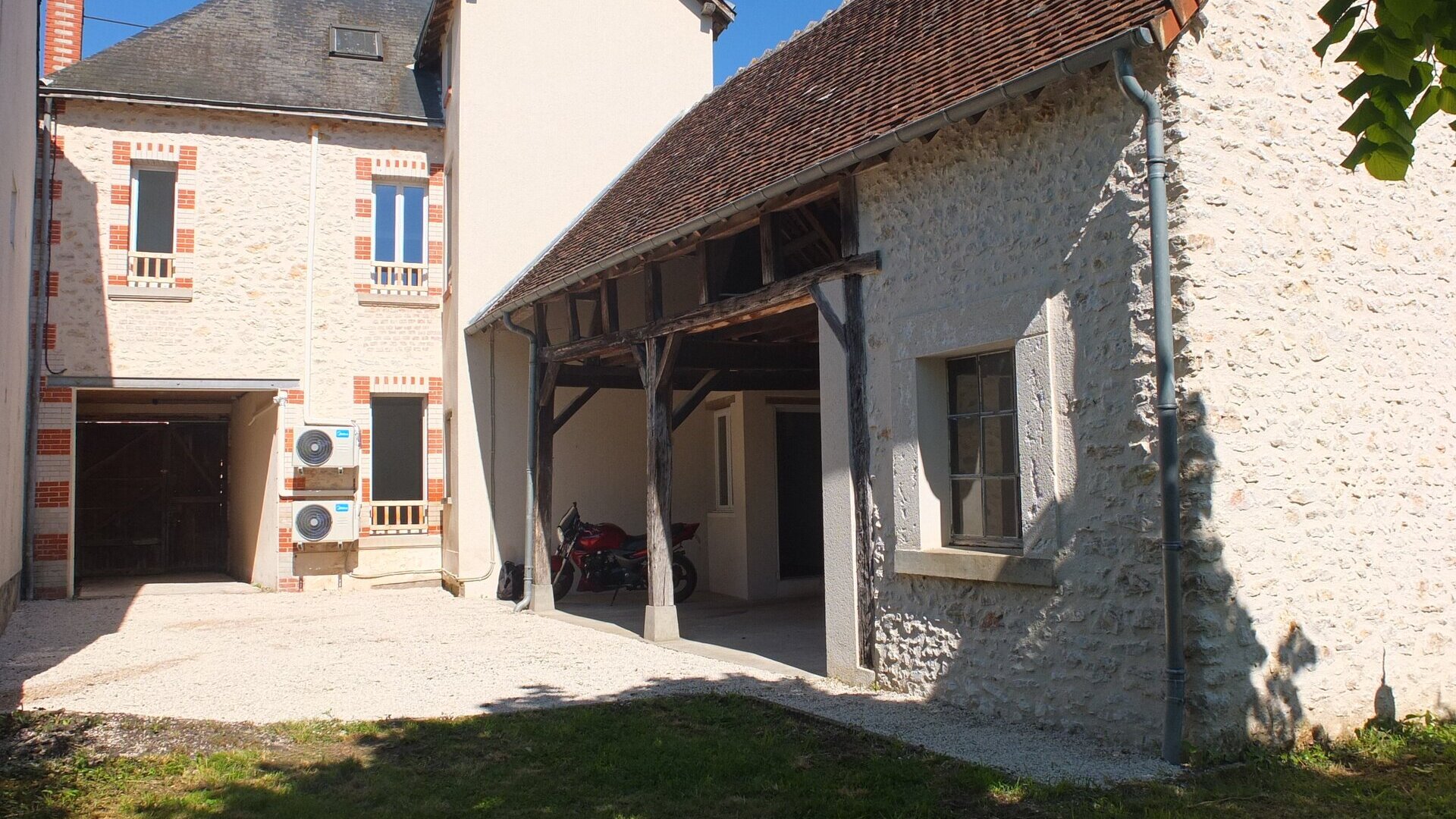 CHABRIS - MAISON 114m² photo 1